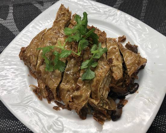 29. Crispy Tofu Sheets with Shred Dried Black Mushroom 脆皮素鵝